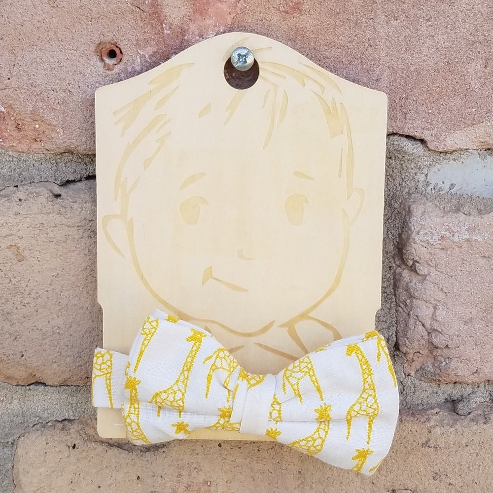 Milkbarn Organic White with Yellow Linen and Cotton Giraffes Bow Tie NWOT